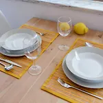 Sweet Cashmere - Spacious With Balcony Near Metro & Airport Apartman *